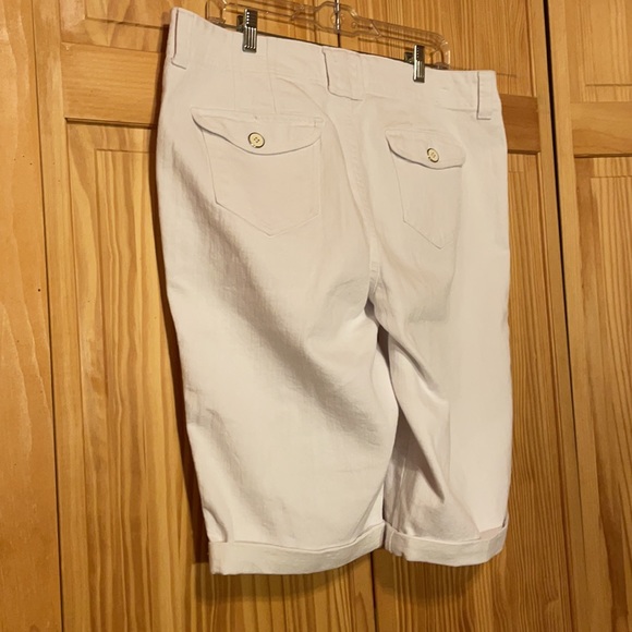 White capris - Picture 6 of 10